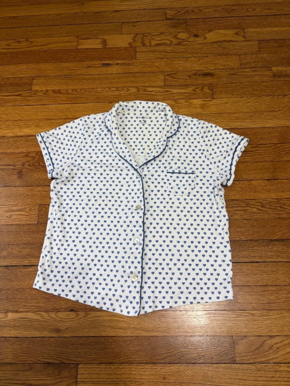 Roller Rabbit Womens Pajama Top Size Medium White w/ Blue Hearts Button Up Shirt